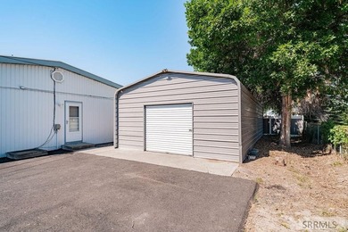 Once a licensed assisted-living home, this one-of-a-kind 4,292 - photo 3