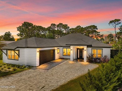 Stunning 2023 custom-built 4BR/4BA residence in desirable Grand - photo 1