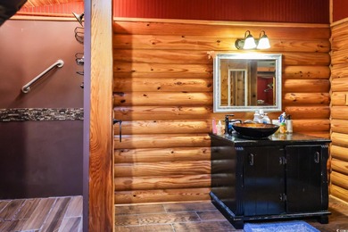 Charming country retreat with unbeatable convenience! This