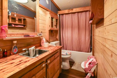 Charming country retreat with unbeatable convenience! This