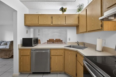 Enjoy peaceful lake views from this condo w/ living/dining room - photo 27