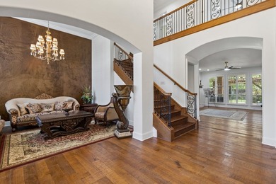 Located within the prestigious golf community of Castle Hills - photo 4
