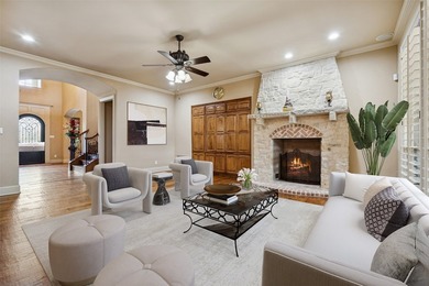Located within the prestigious golf community of Castle Hills - photo 7
