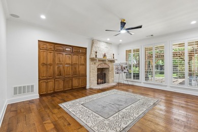 Located within the prestigious golf community of Castle Hills - photo 8