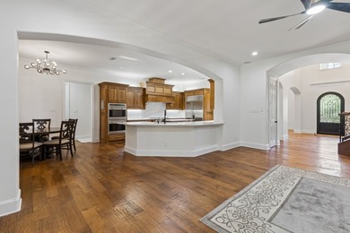 Located within the prestigious golf community of Castle Hills - photo 10
