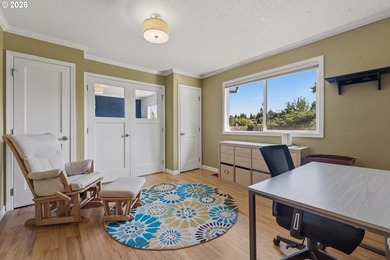 Beautifully updated classic 1959 Mid-Century ranch situated on a - photo 15