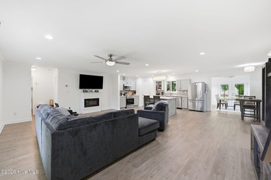 Motivated Seller--bring your offer! This beautifully maintained - photo 10