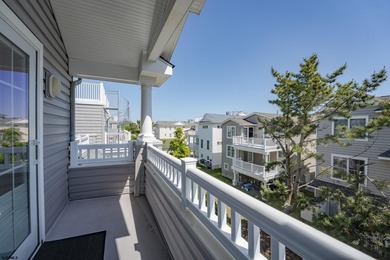 Exceptional custom-built Gardens home offering a spacious floor - photo 29