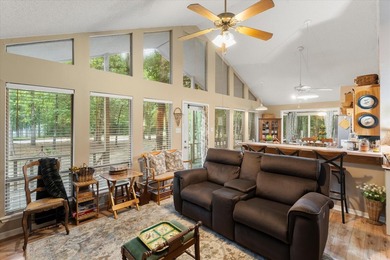 Nestled within the tranquil embrace of East Texas's piney woods - photo 2