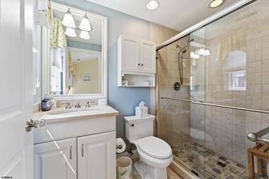 Exceptional custom-built Gardens home offering a spacious floor - photo 33