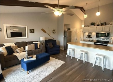 Top-floor, fully remodeled showstopper 1-bedroom condo that - photo 1