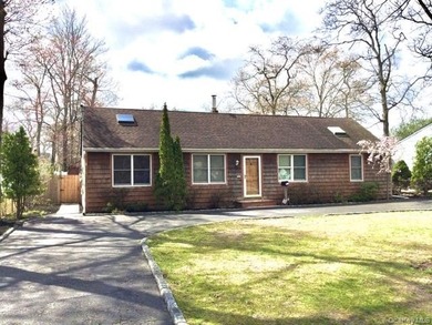 Well-maintained ranch ideally located south of Montauk Highway - photo 1