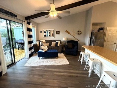 Top-floor, fully remodeled showstopper 1-bedroom condo that - photo 4