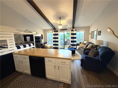 Top-floor, fully remodeled showstopper 1-bedroom condo that - photo 5