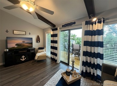 Top-floor, fully remodeled showstopper 1-bedroom condo that - photo 6