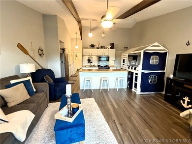 Top-floor, fully remodeled showstopper 1-bedroom condo that - photo 7