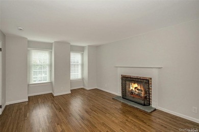 A stunning and completely renovated 3 bedroom 3.5 bath Townhouse - photo 17
