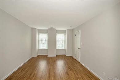 A stunning and completely renovated 3 bedroom 3.5 bath Townhouse - photo 22