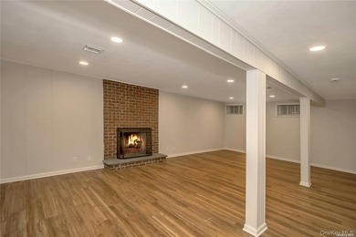 A stunning and completely renovated 3 bedroom 3.5 bath Townhouse - photo 23