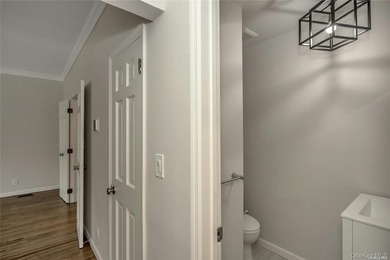 A stunning and completely renovated 3 bedroom 3.5 bath Townhouse - photo 32