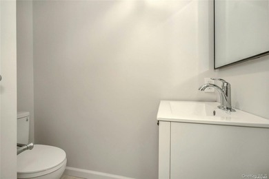 A stunning and completely renovated 3 bedroom 3.5 bath Townhouse - photo 33