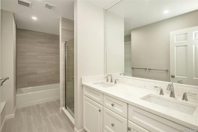A stunning and completely renovated 3 bedroom 3.5 bath Townhouse - photo 34
