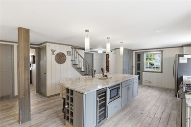 Welcome to 135 Glen Ellyn Way, a beautifully updated home - photo 7