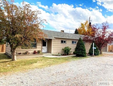 Welcome home to this adorable and conveniently located, 3 - photo 1