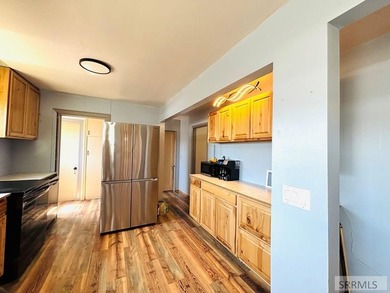 Welcome home to this adorable and conveniently located, 3 - photo 4