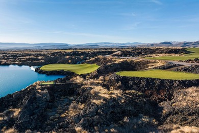 Deluxe King Studio Condo offering breathtaking views of the