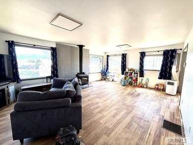 Welcome home to this adorable and conveniently located, 3 - photo 7