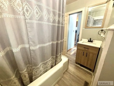 Welcome home to this adorable and conveniently located, 3 - photo 8