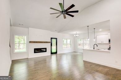 New construction home with 4 bedrooms and 2 bathrooms. Double - photo 19