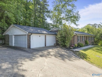 Lake Home For Sale in Guntersville, Alabama