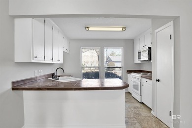 Just recently updated with new paint, doors, ceiling fans - photo 3