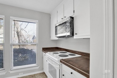 Just recently updated with new paint, doors, ceiling fans - photo 4