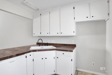 Just recently updated with new paint, doors, ceiling fans - photo 5