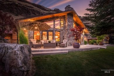 Snake River Home For Sale in Asotin Washington
