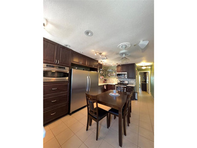 Welcome to easy Florida living in the highly sought-after 55+ - photo 4