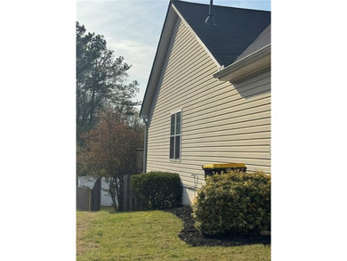 If you're looking for a spacious, yet quaint family home, your - photo 4