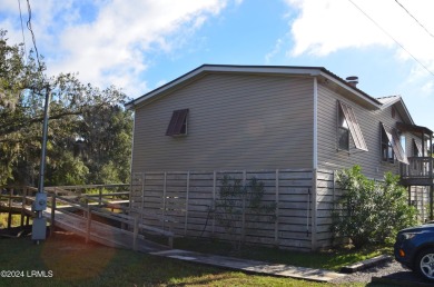 Marshview to lay back too! Elevated 3 bedroom 2 bath mobile