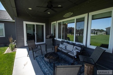 Don't miss out on this beautiful, nearly new, recently vacated - photo 5