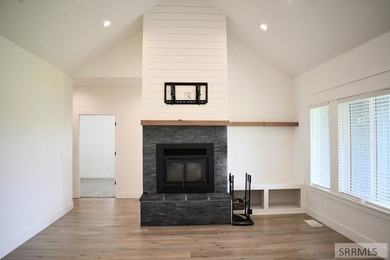 Don't miss out on this beautiful, nearly new, recently vacated - photo 8