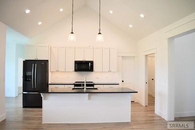 Don't miss out on this beautiful, nearly new, recently vacated - photo 9