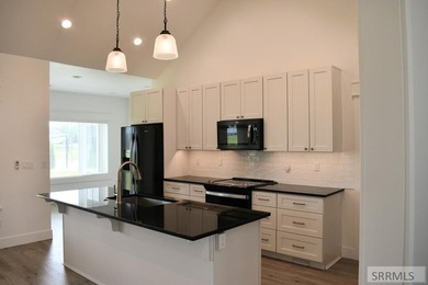 Don't miss out on this beautiful, nearly new, recently vacated - photo 10