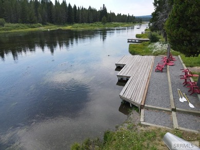 Welcome to one of Island Park's rarest riverfront opportunities - photo 3