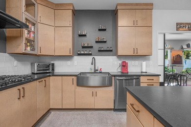 Beautiful home, a must see with no HOA! A place to park an RV or - photo 15