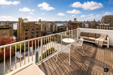 Rare Penthouse Duplex with 2,500 SF of Private Outdoor Space & - photo 15