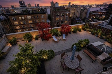 Rare Penthouse Duplex with 2,500 SF of Private Outdoor Space & - photo 16