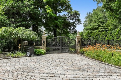 Private Gated Gold Coast Estate | Waterview. Set on - photo 2